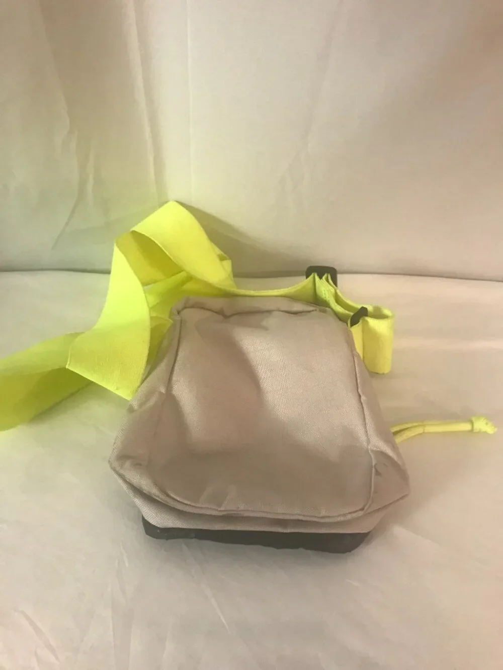 Nike Unisex Activewear Athletic Sport Cut Small Shoulder Cross Body Bag